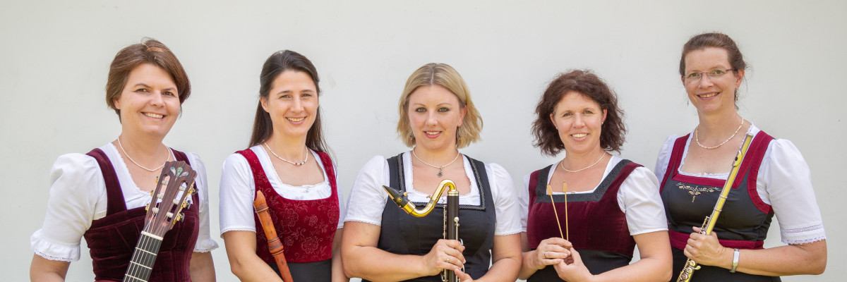 Crème Fesch - Gruppenfoto in Weinrot